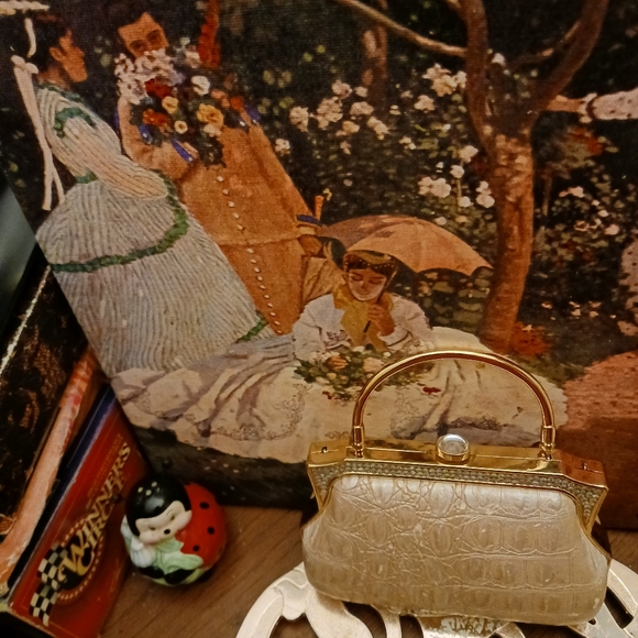 🐊Vicenza Clutch Embossed 👝 👛 Rhinestone Metallic,Elegant Purse.🎁 💝 - Picture 1 of 13